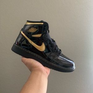 Jordan 1 Retro High Black/Metallic Gold 6.5Y